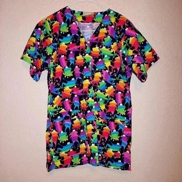 Cottonality Scrub Top Womens Rainbow Frogs Multiple Pockets Size Small - Picture 1 of 7